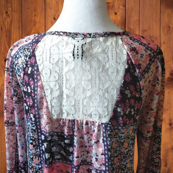 RUE 21 WOMEN'S SMALL 3/4 SLEEVE FLORAL BLOUSE PULLOVER BOHO CROCHET PATCHWORK - Picture 4 of 6